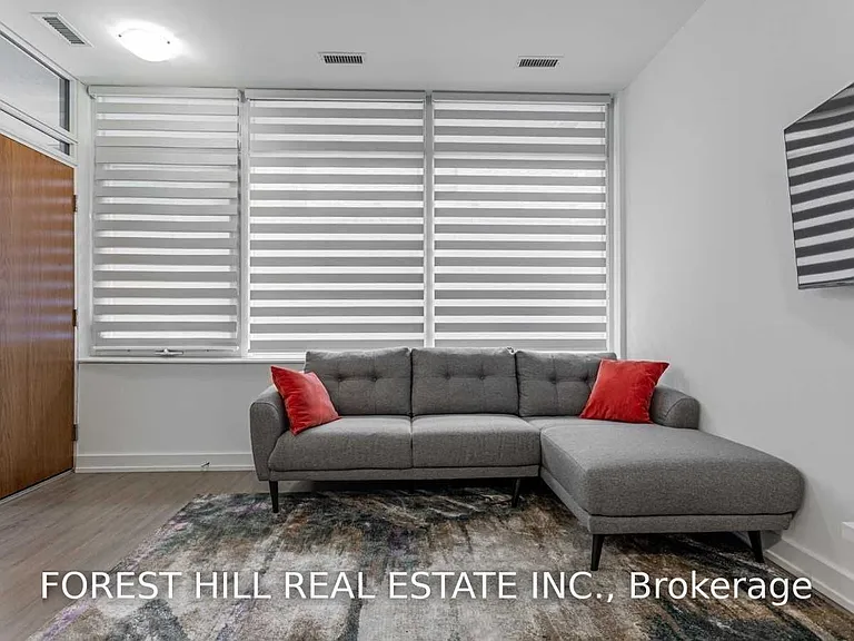 6 Parkwood Ave #Townhouse 102 — Photo 9