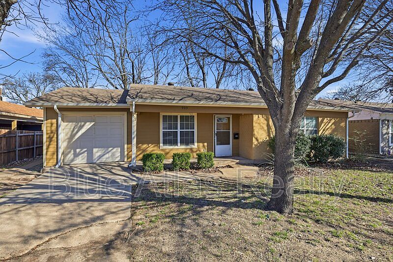 1st image of 909 E Vista Dr