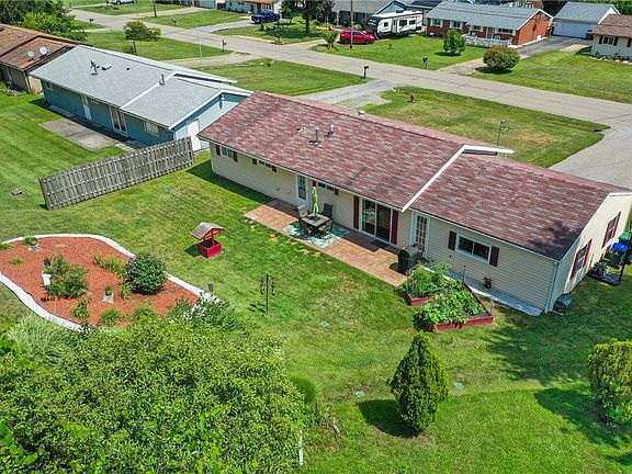4th image of 212 Sandalwood Dr