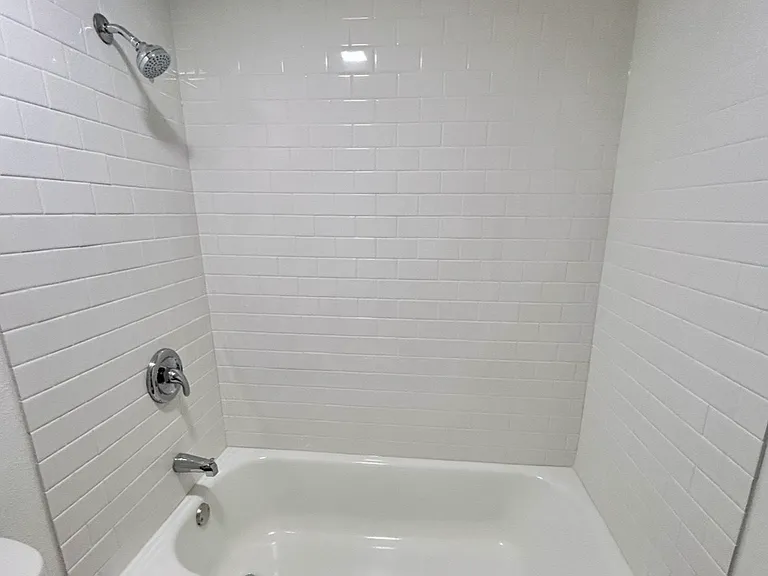 937 Anderson St — Photo 8