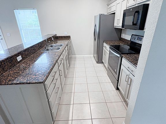 4th image of 3007 SW Deerfield Blvd Unit 2