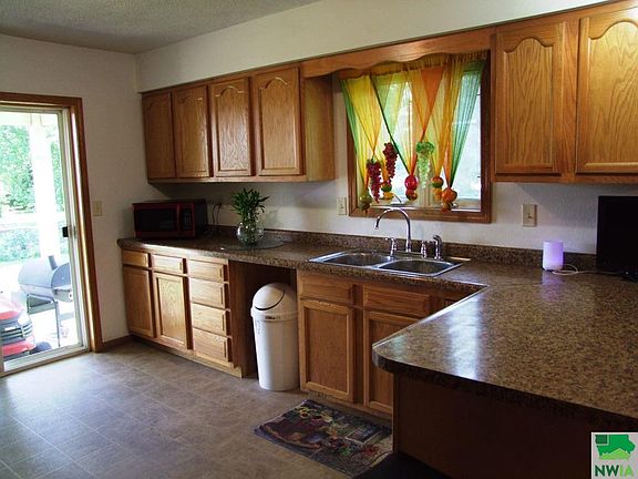 4th image of 700 Maywood Dr