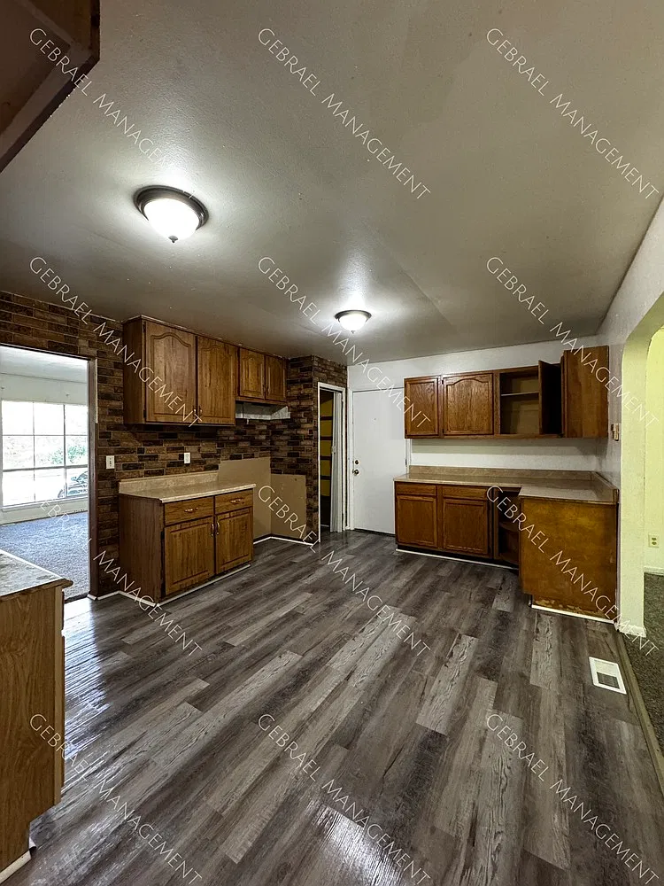 727 Athens — Photo 3