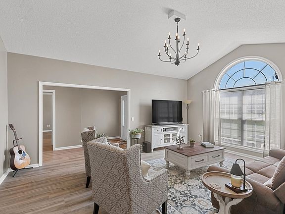 5th image of 167 Collins Rd