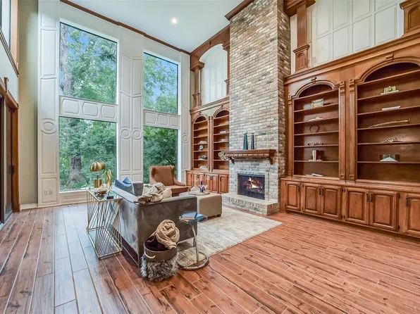 9566 Briar Forest Dr, Houston, TX 77063