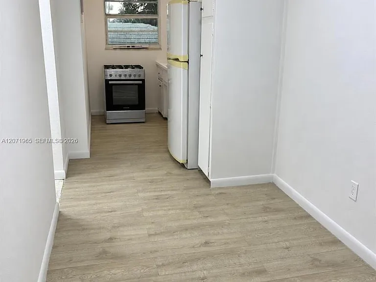 620 76th St #10 — Photo 5