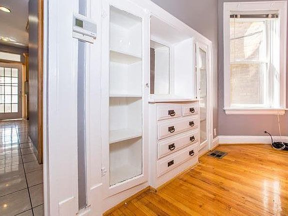 4th image of 3973 W Barry Ave #1