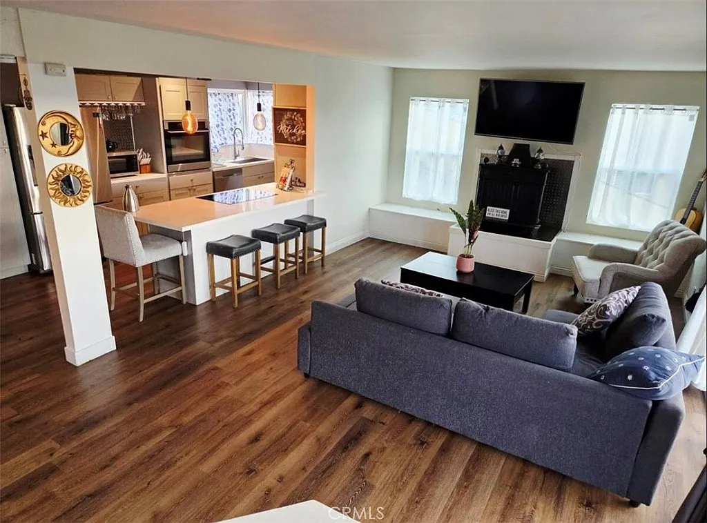 2 bed, 1200 sqft, $4,195 — Photo 4