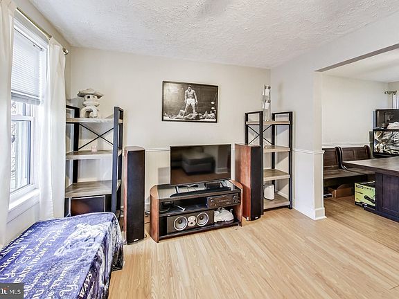 5th image of 31 Admiral Blvd