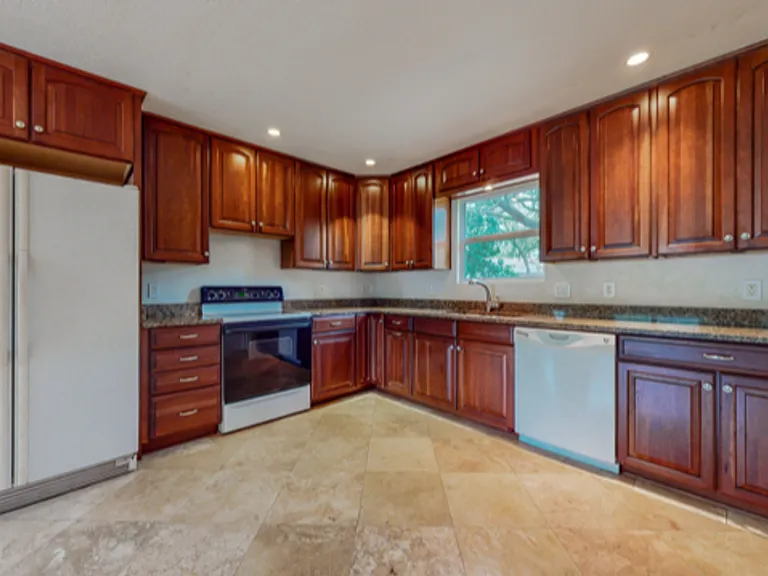 330 Stahlman Ave — Photo 6