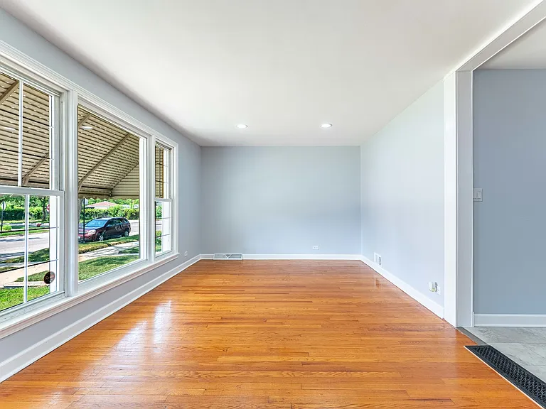 4507 S Leamington Ave — Photo 5