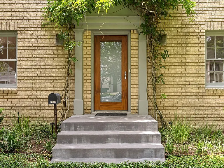 2120 Quenby St — Photo 3