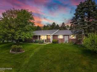 42 Hillside Dr, Hawley, PA 18428