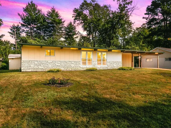 405 Whitehall Dr, Ballwin, MO 63021
