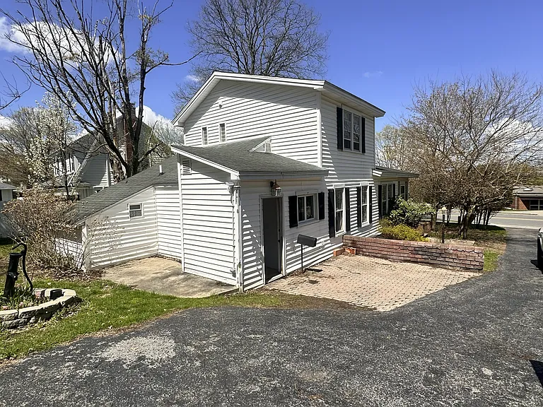4865 Onondaga Rd — Photo 4