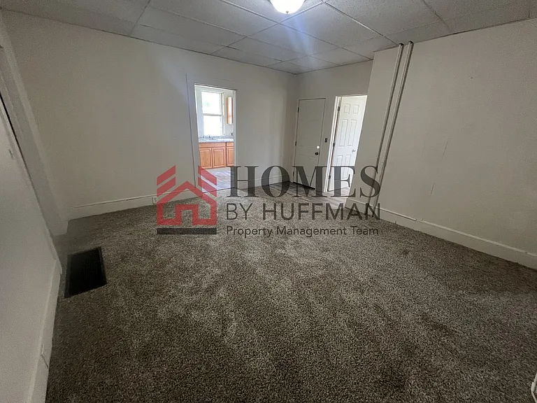 818 South Barker Avenue — Photo 6
