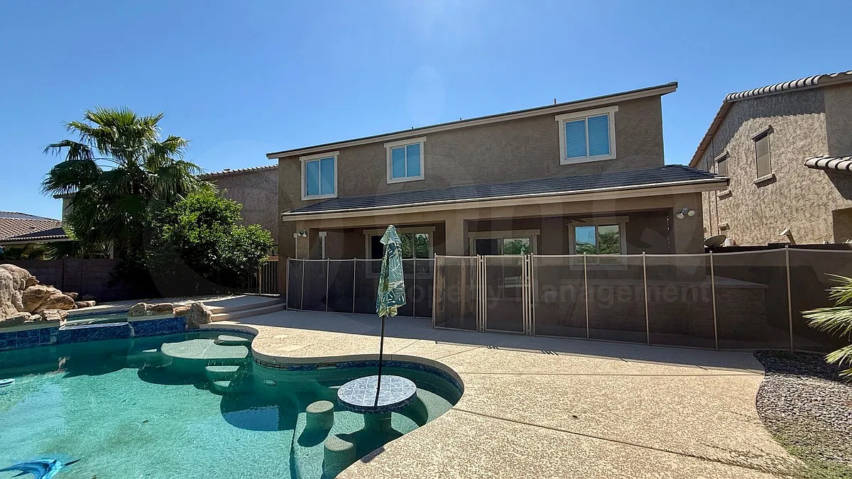 5 bed, 3.0 bath, 3305 sqft, $3,099 — Photo 4