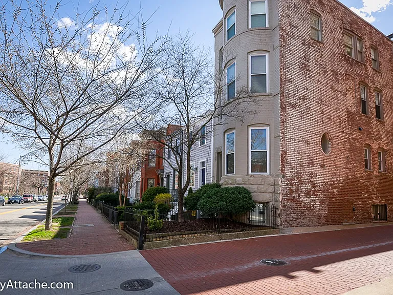 631 Constitution Ave NE — Photo 22