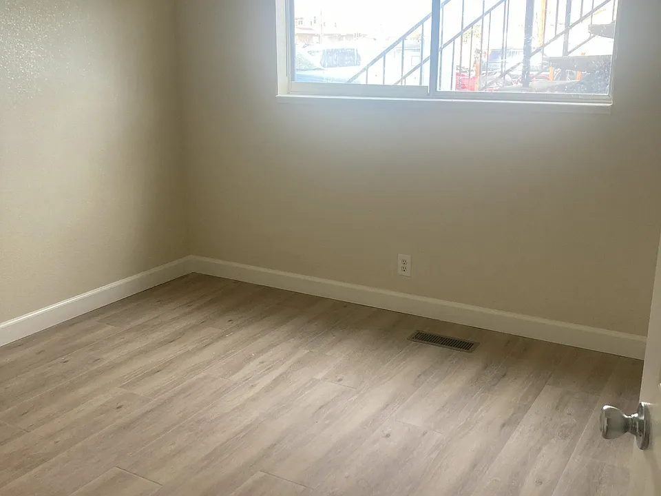 1370 Evelyn Way #3A