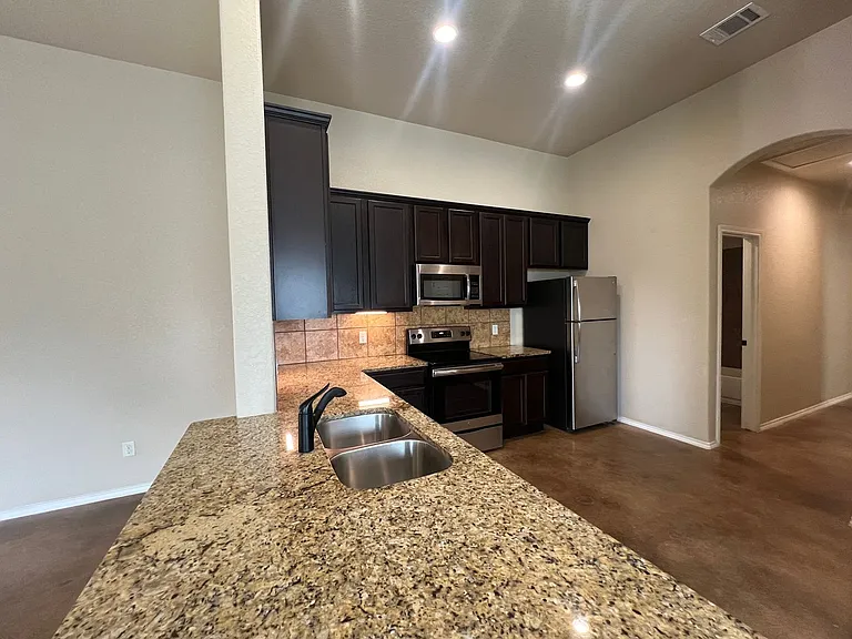 115 Stacy Ln — Photo 6
