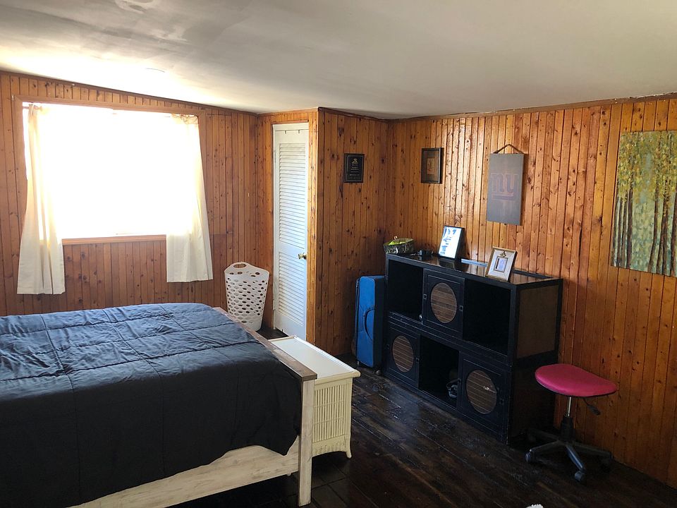 Bedroom 1 closet 2