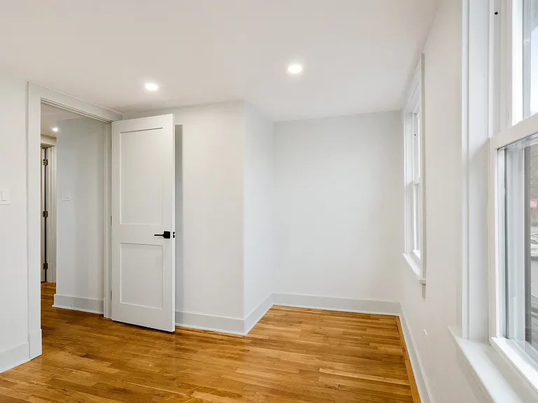 317 James St — Photo 21