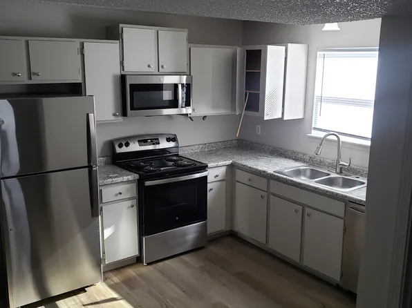 3900 Overland Cir, Lawrence, KS 66049