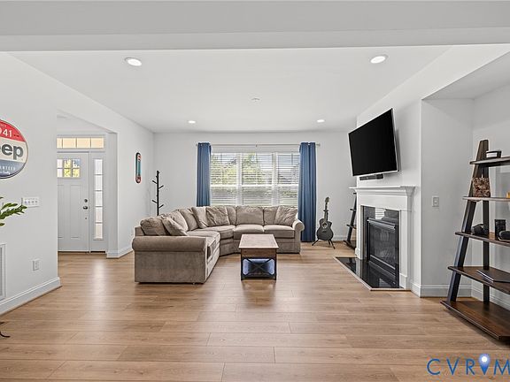 5th image of 224 Lauradell Rd