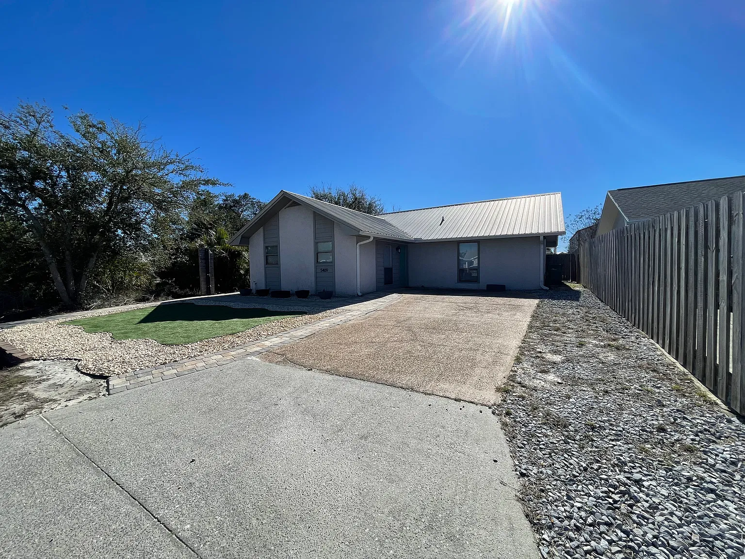 5409 Pine Tree Ave — Photo 3
