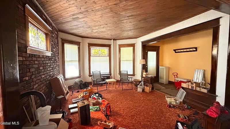 3rd image of 1362 Parkwood Boulevard