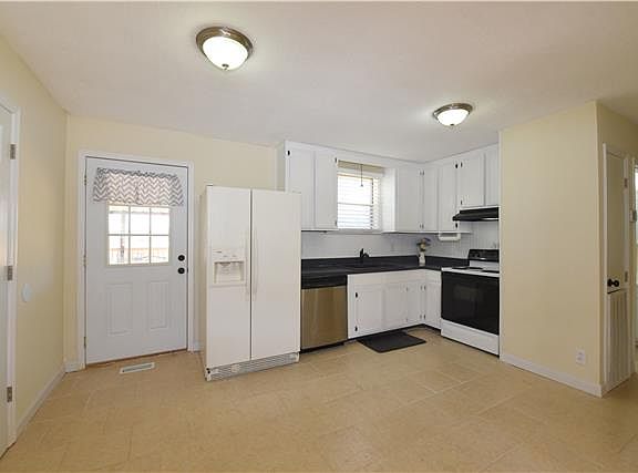 3rd image of 244 Meadowlark Dr