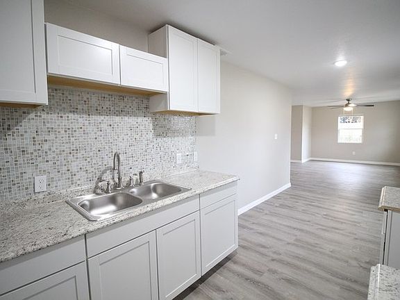 5th image of 520 Cresthill Dr