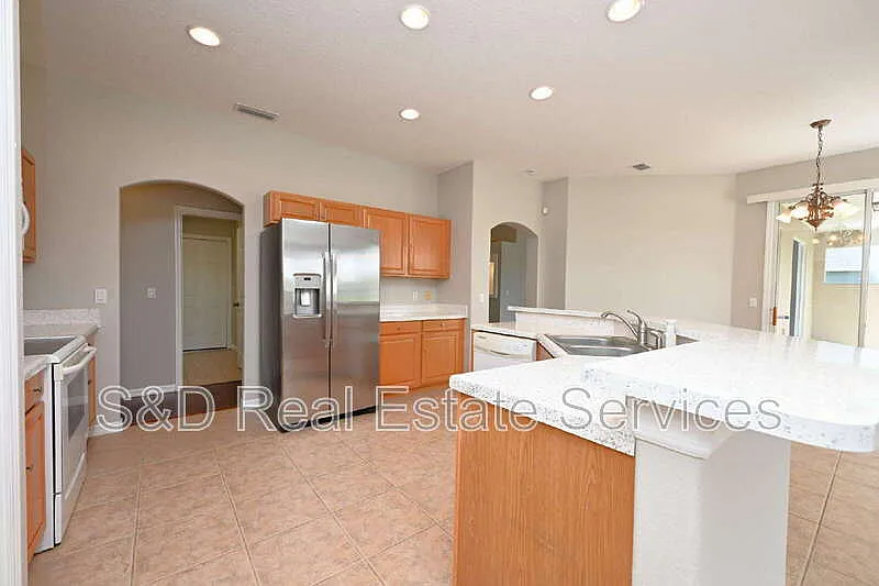 4 bed, 3.0 bath, 2359 sqft, $2,360 — Photo 3