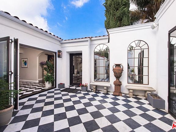 4th image of 805 N Crescent Heights Blvd