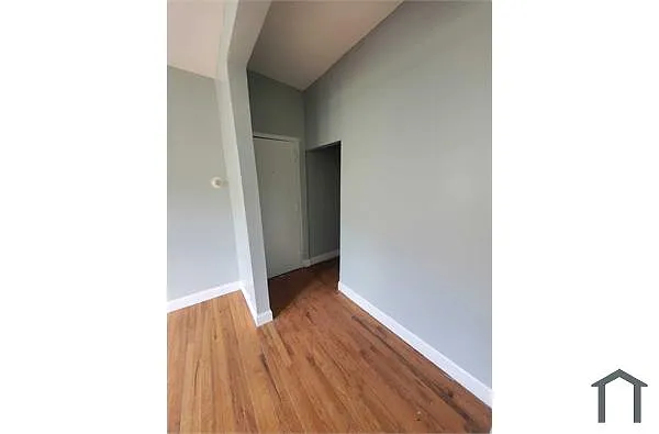 Building Photo - 1494 Bryant Ave #3