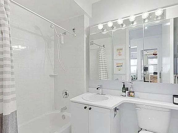 5th image of 88 Greenwich St APT 404