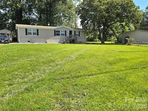 221 Turkey Pen Gap Rd, Horse Shoe, NC 28742