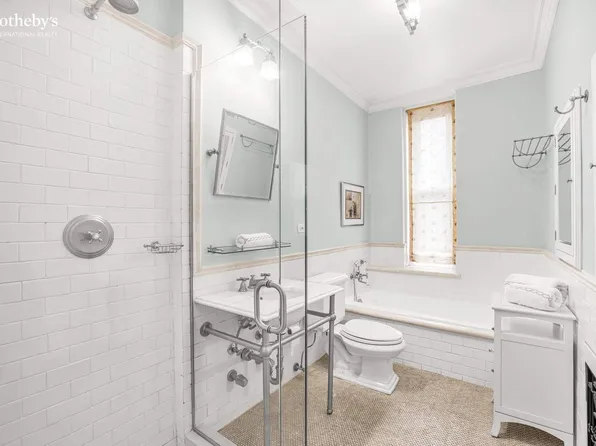 190 Riverside Drive image 15 of 20