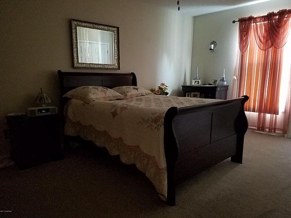 3rd image of 117 Huron Ct
