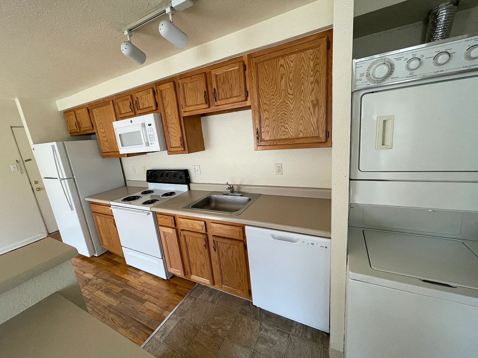 1 bed, 610 sqft, $1,450 — Photo 3
