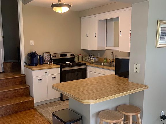 4th image of 3817 Barnard Ave