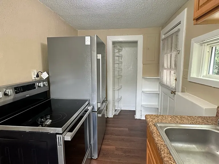 1812 Parkview Ave — Photo 7