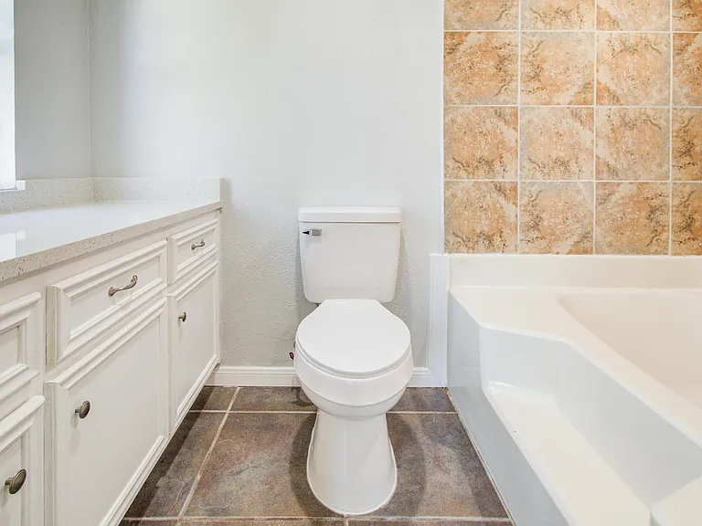 13419 Commander Cir — Photo 12