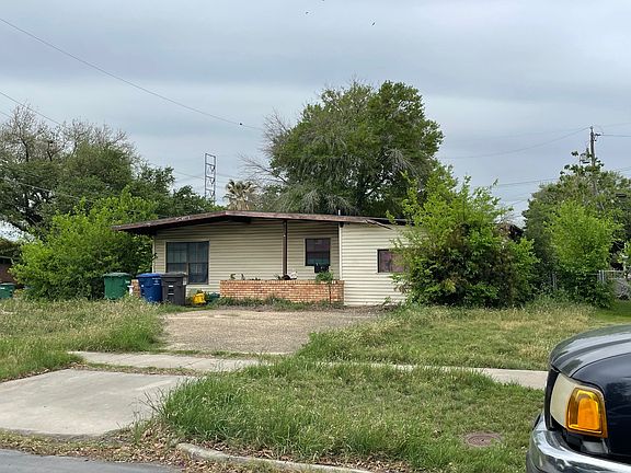 2nd image of 2402 Clara Ln