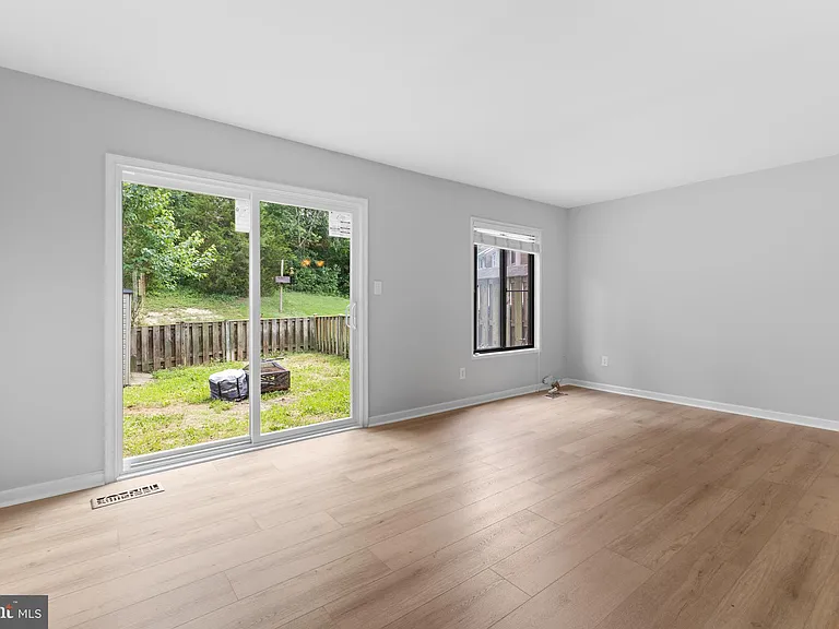 2813 Cambridge Dr — Photo 9