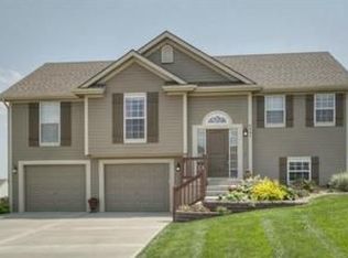 8947 NE Pawpaw Dr, Kansas City, MO 64157