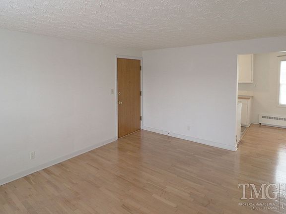 3rd image of 1905 Daniels St #Manor16