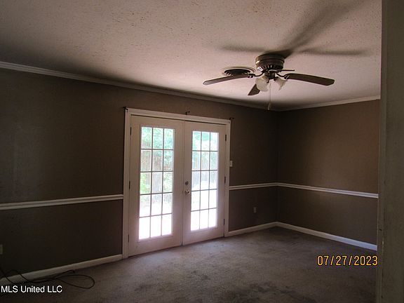 5th image of 3051 Fleetwood Dr