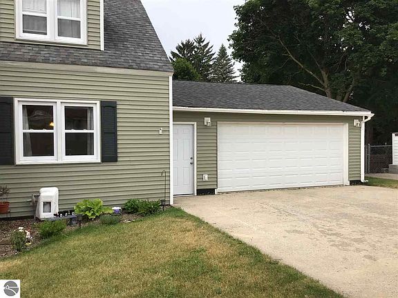 5th image of 820 Lynn St