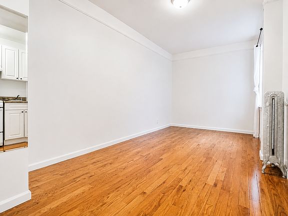 4th image of 936 W End Ave APT D17